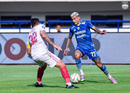 Fernando Valente mengungkap betapa kerasnya perjuangan Arema FC untuk menandingi Persib Bandung: Okezone Bola
